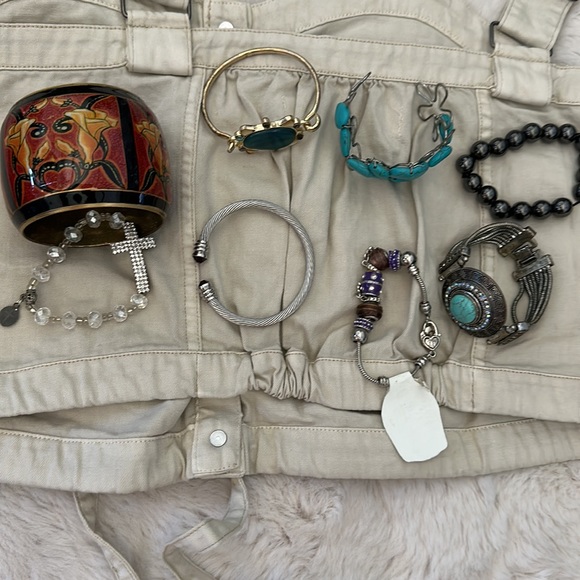 A LOT BUNDLED BRACELETS - Picture 4 of 4